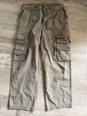 Old Navy Men's Cargo Pants in Khaki